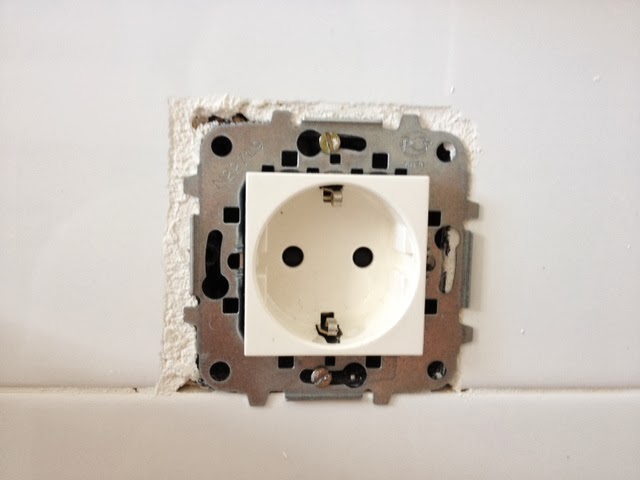 Cómo cambiar la caja interna de un enchufe vero4casa