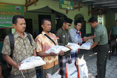 KODIM SRAGEN SALURKAN 2,175 TON BERAS ZAKAT