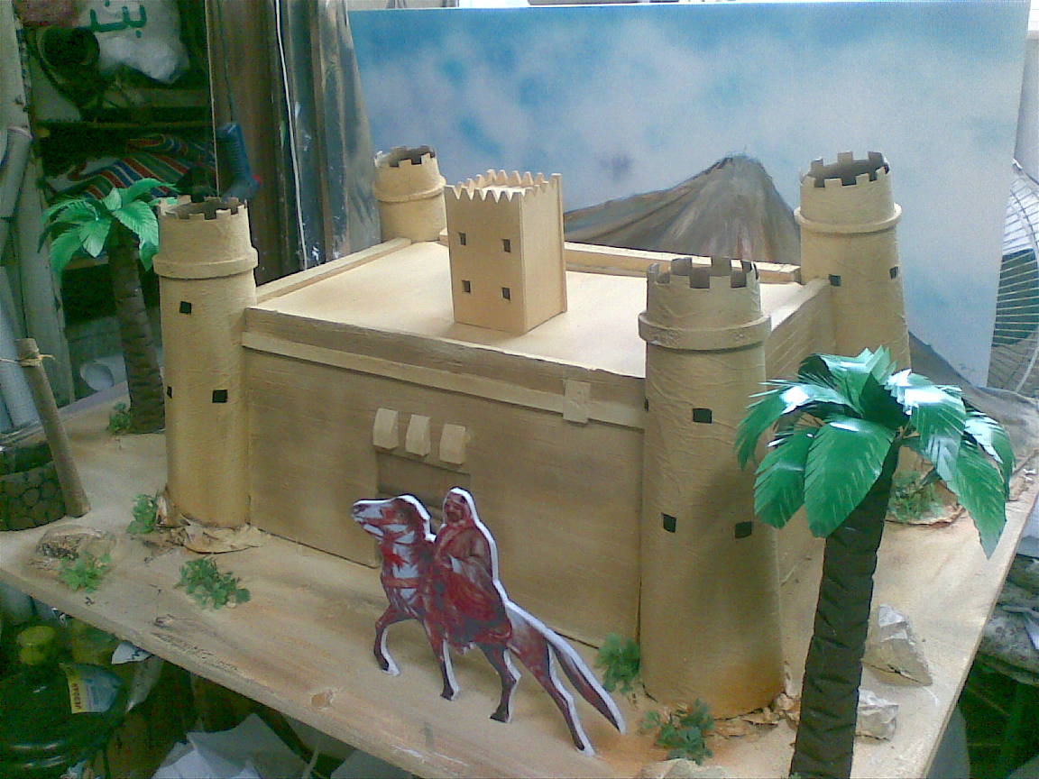 فن بلاحدود مجسم لقصر المصمق بمناسبة اليوم الوطنى للمملكة العربية السعودية