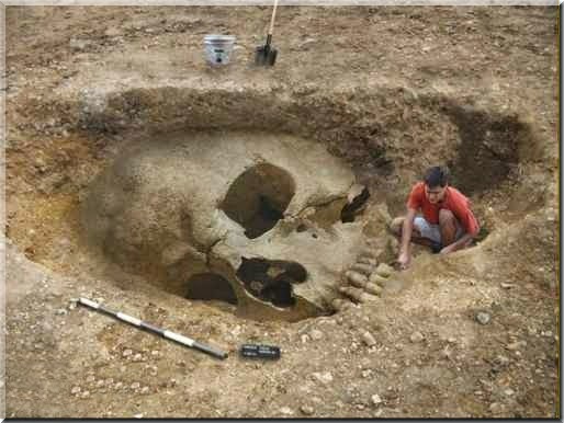 BAÚ DO INACREDITÁVEL: OS GIGANTES SOBRE A TERRA