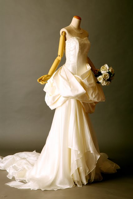 シャルマ ルグラン 内田絢子 オフィシャルブログサイト: モードな花嫁に エッジーの効いた個性派ウエディングドレス