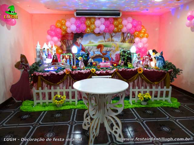 Decoração de aniversário A Bela Adormecida - Festa infantil - Mesa decorada tradicional luxo