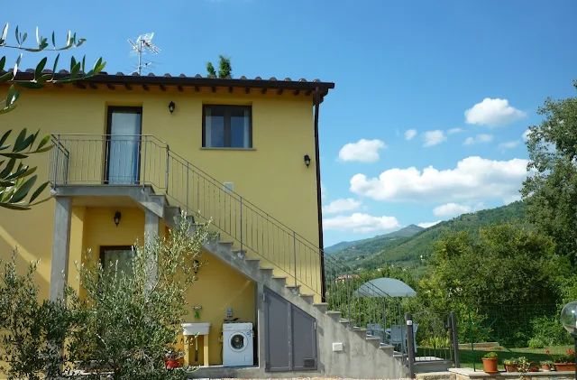 rent apartment in Tuscany with pool private garden