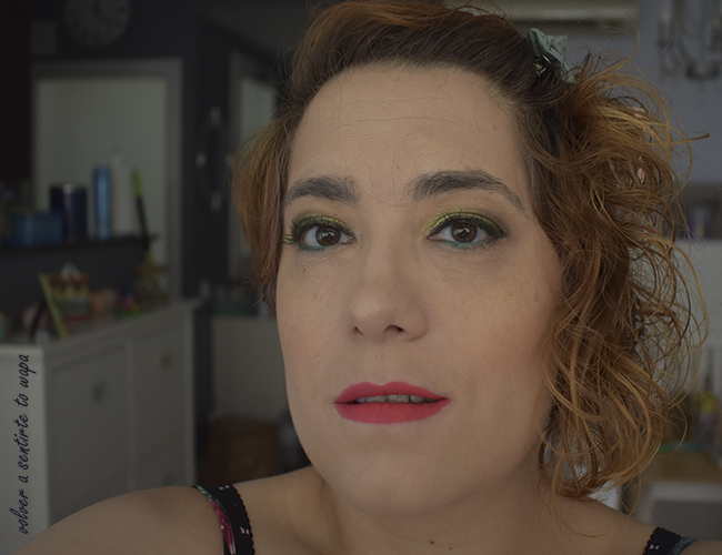 Maquillaje de cómo combinar una sombra verde lima