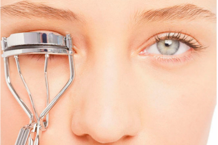 Beauty How to apply mascara like a pro.