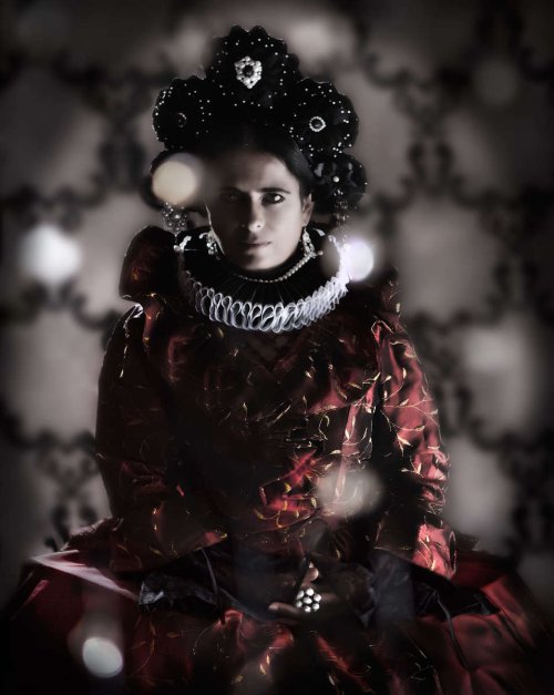 As fotografias surreais e fashion com rainhas históricas de Lorena Cordero - Catarina de Médici (Viviana Cordero) Lorena Cordero fotografia surreal arte fashion mulheres modelos rainhas imperatrizes história Catarina de Médici (Viviana Cordero)