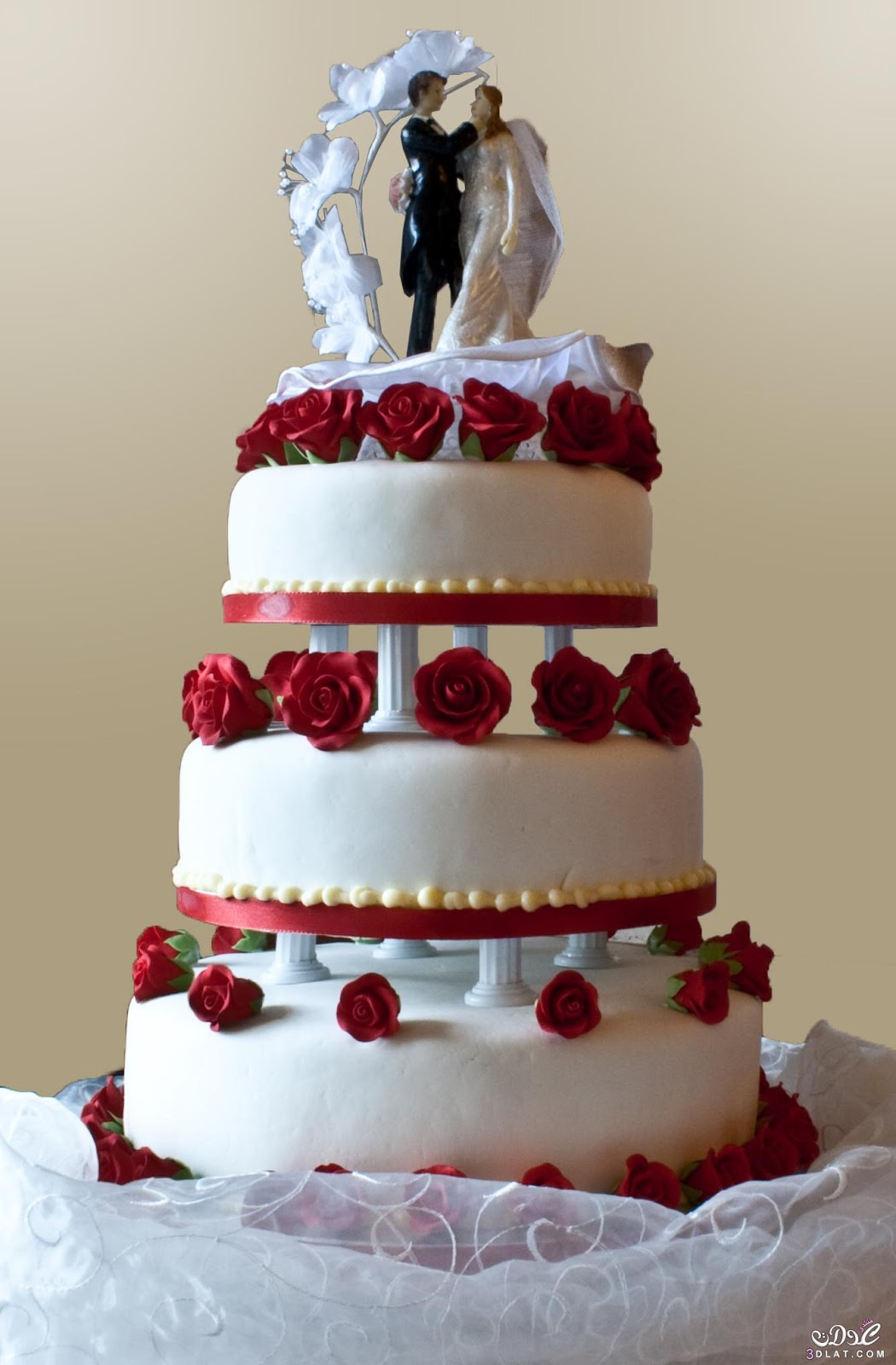 3dlat.net_07_15_bd67_Wedding-cake-with-pillar-supports-2009