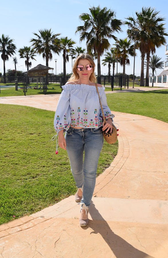 vaqueros_homros_aire_out_shoulders