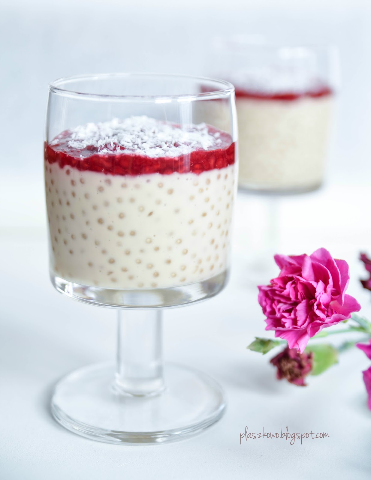 płaszkowo kokosowy pudding z tapioki z konfiturą malinową