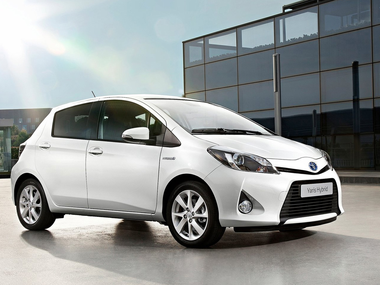 Toyota yaris hybrid fuel consumption