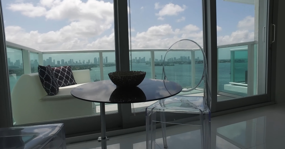 41 Photos vs. 2 MIAMI Waterfront Condos + Private Pool Home Interior Design Tours