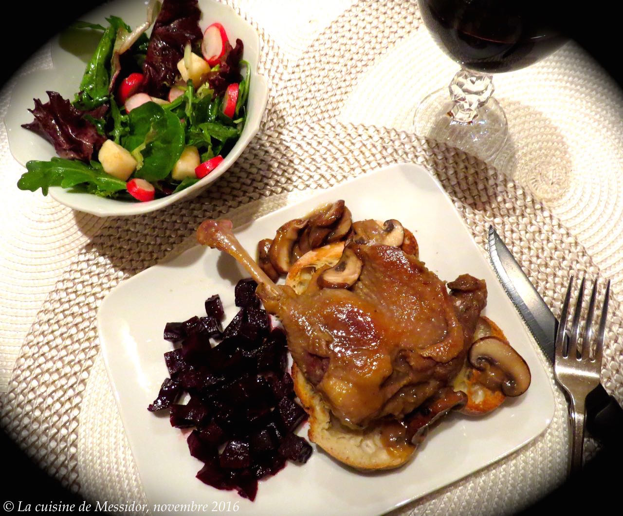 La cuisine de Messidor Cuisses de canard confites, sauce aux champignons minute