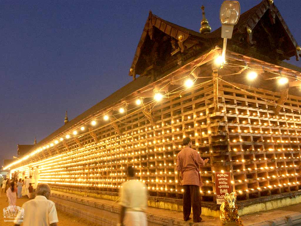 ''Karthigai Deepam'' festival at Thiruvannamalai, Tiruchi and Madurai