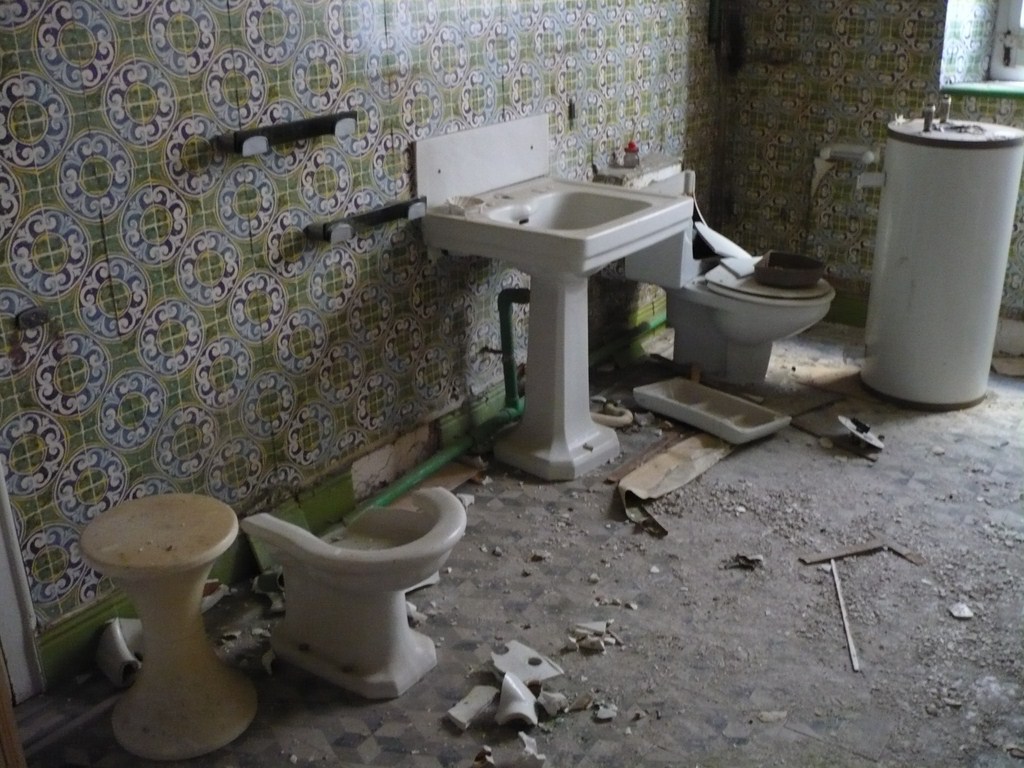 Viejas Sombras: La vieja mansión modernista.