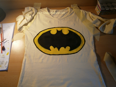 malowanie bluzek DIY farbami do tkanin - Batman