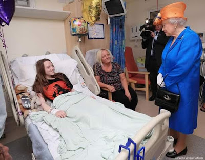 Photos: Queen Elizabeth visits victims and families of Manchester suicide bombing