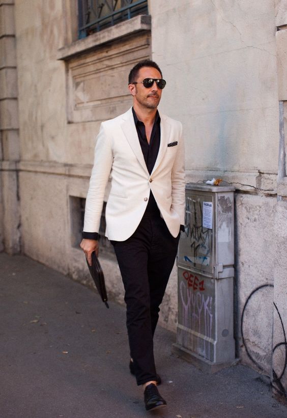 Look great in the White Blazers for men / geeks fashion