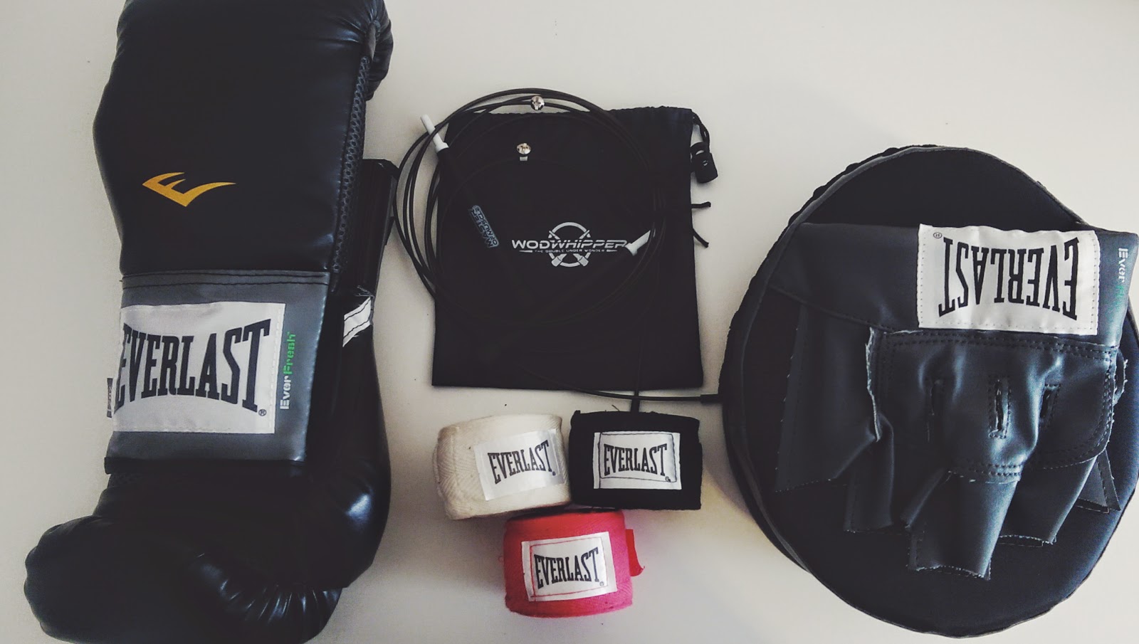  everlast-pro-boxing-gloves, everlast-hand wraps, everlast punch mitts, everlast boxing, everlast