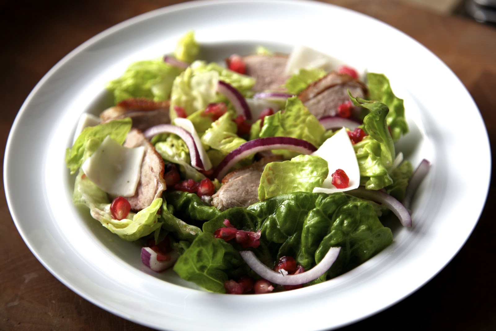 KochKunst: Salat mit Granatapfel, Entenbrust und Ziegenkäse