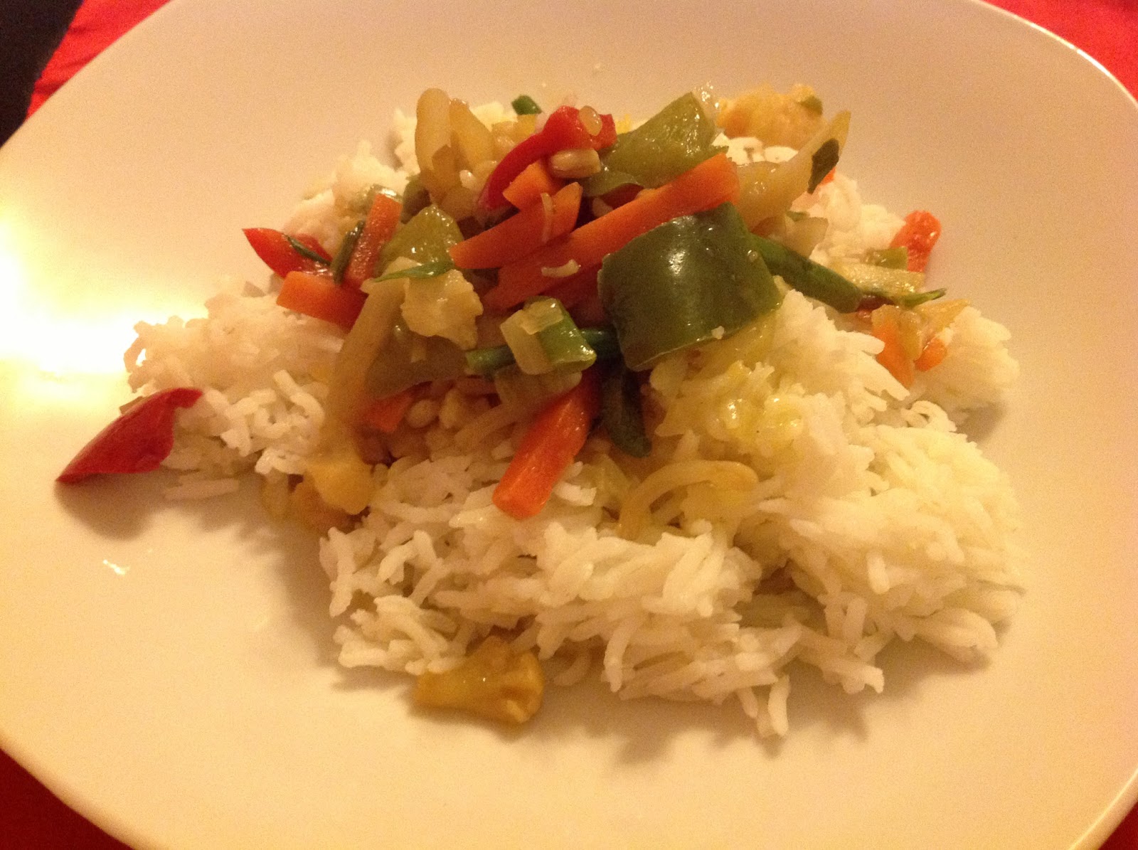 Vegan Variety: Curry-Kokosmilch Gemüse mit Basmatireis