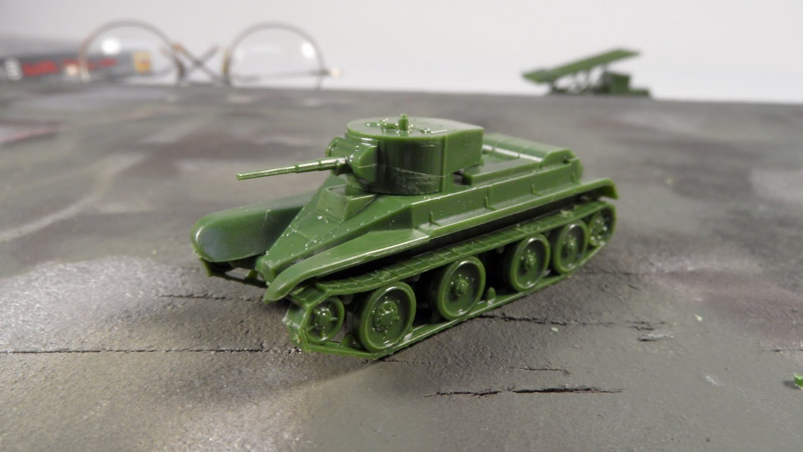 Anton's Wargame Blog: Building the Zvezda BT-5 1/100