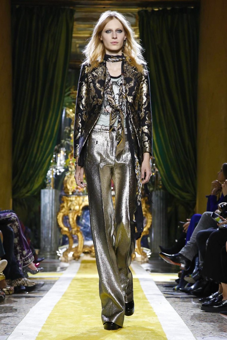 Roberto Cavalli Fall/Winter 2016-2017 RTW MFW roberto-cavalli-fall-winter-2016-2017-collection-milan-fashion-week, roberto-cavalli-fall-winter-2016-2017, roberto-cavalli-fall-winter-2016, roberto-cavalli-fall-winter-2017, roberto-cavalli-fall-2016, roberto-cavalli-fall-2017, du-dessin-aux-podiums, dudessinauxpodiums