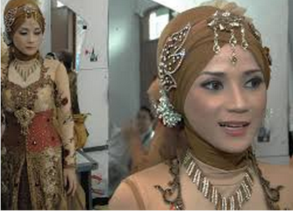 Contoh gambar foto model jilbab kebaya untuk wajah bulat ketat