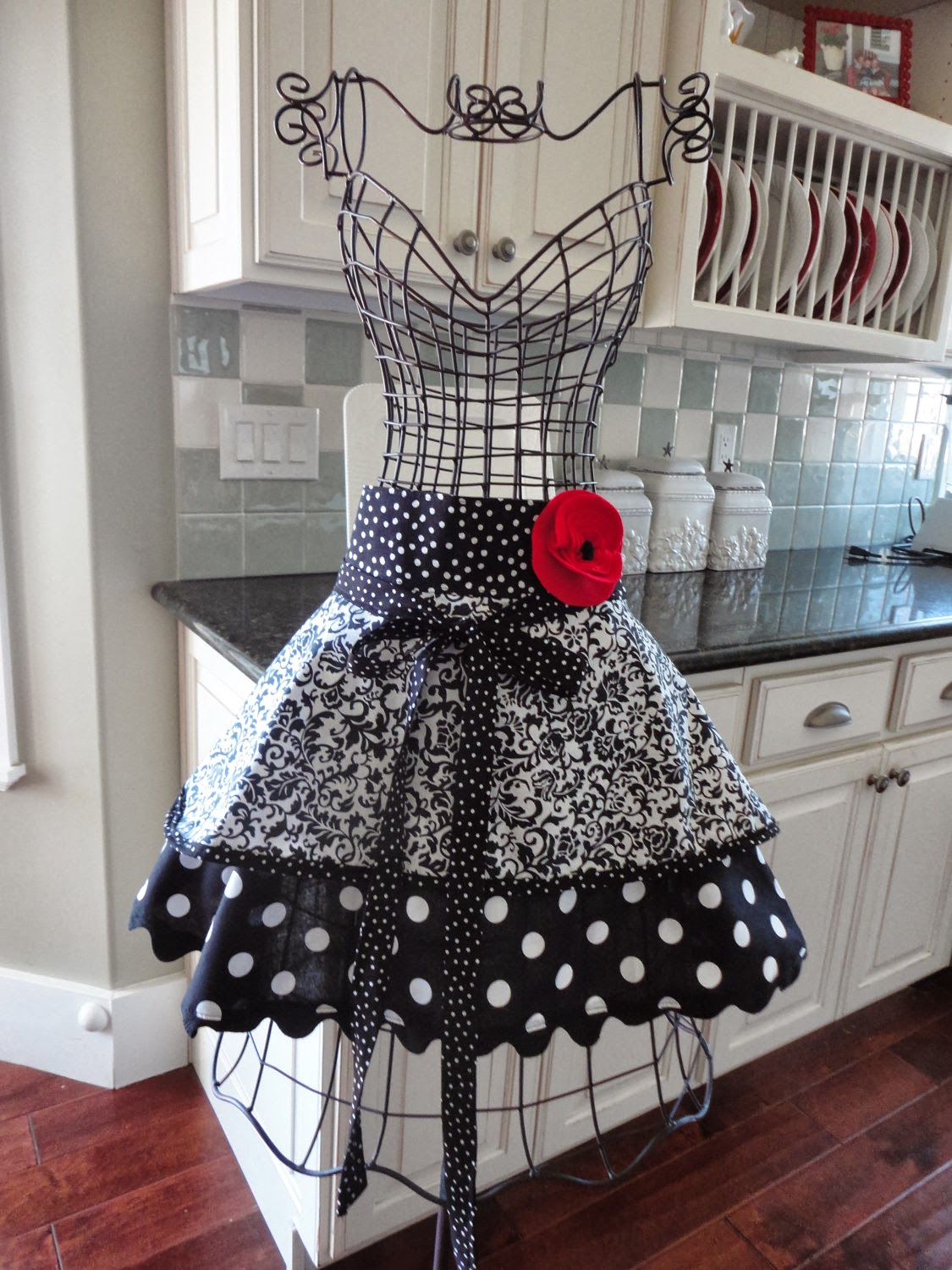 Sassy Vintage Aprons for Sale Cute Waist Apron