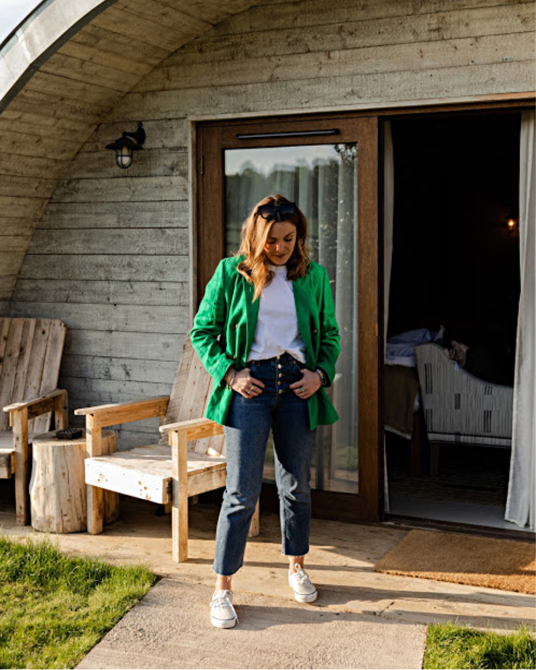 green blazer with jeans