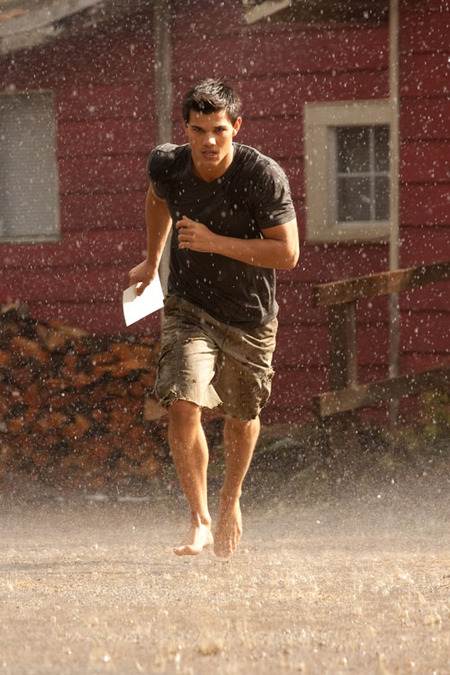Jacob Black running after receiving Bella and Edward 39s wedding invitation