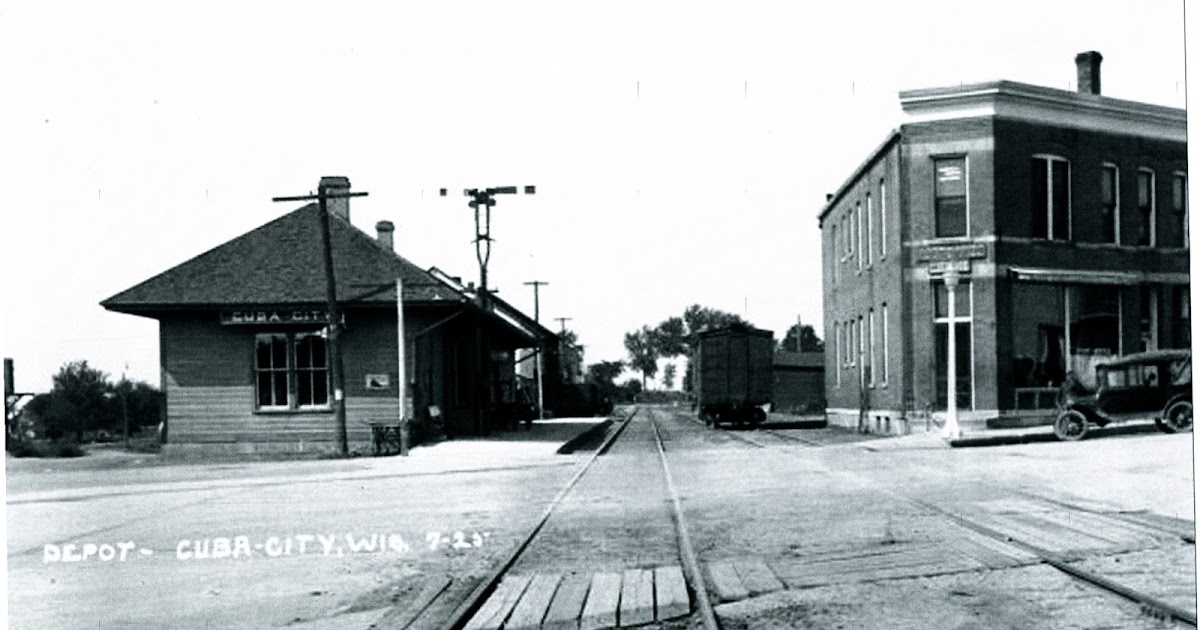 Cuba City train depot and Cuba City State Bank