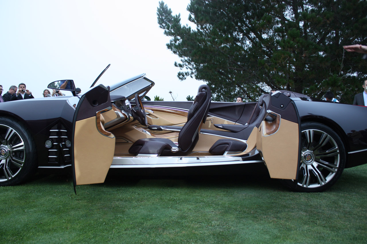 четыре машины. четверо машин. друзья в машине. четверо машин. машины в ряд.