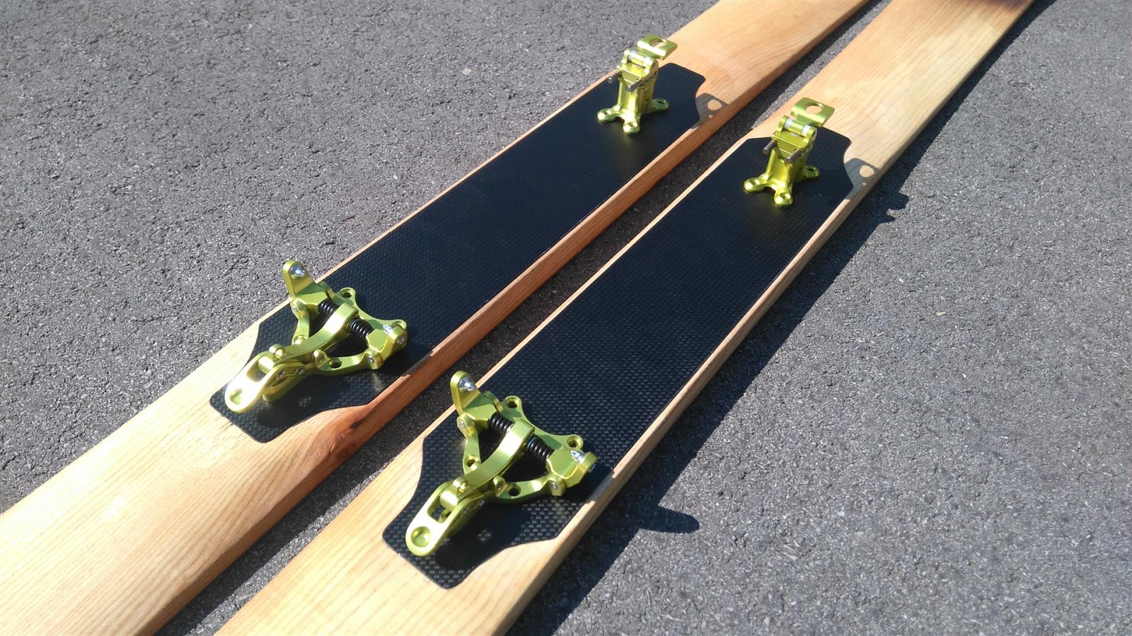 A good mix of Creativity Luc wooden skis