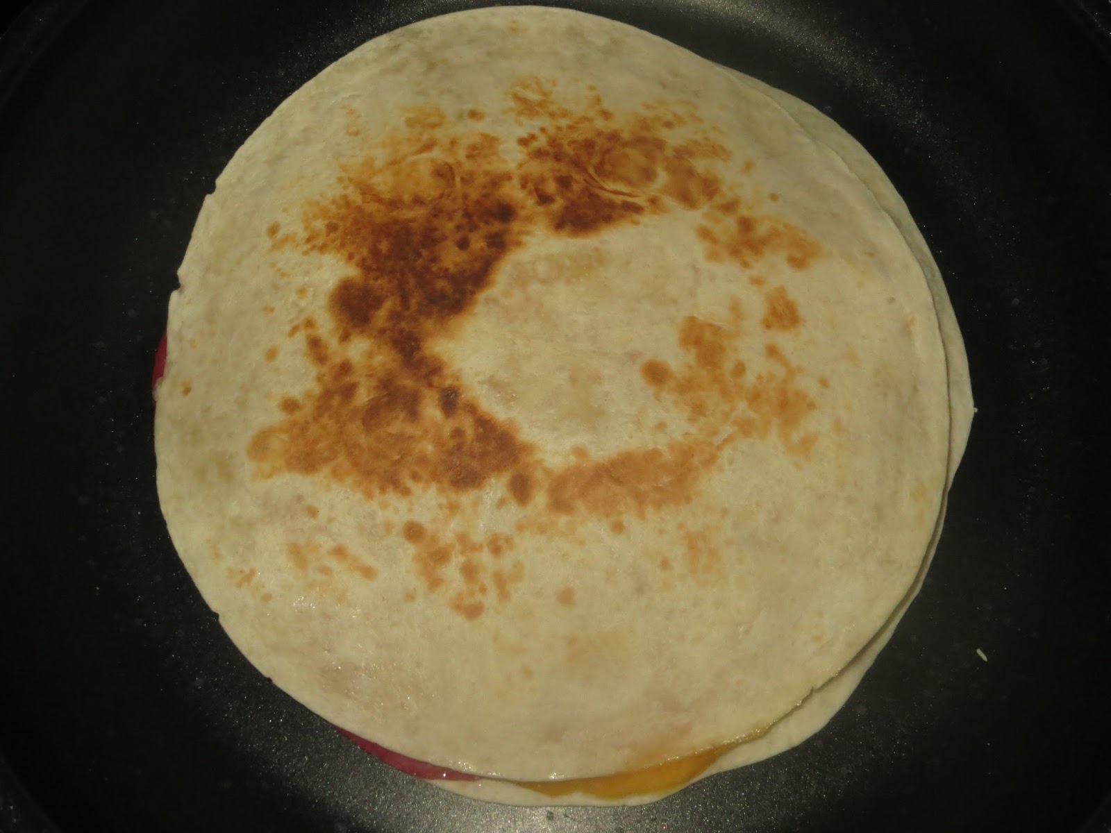 La cuchara en la maleta QUESADILLA DE SALAMI Y TOMATE