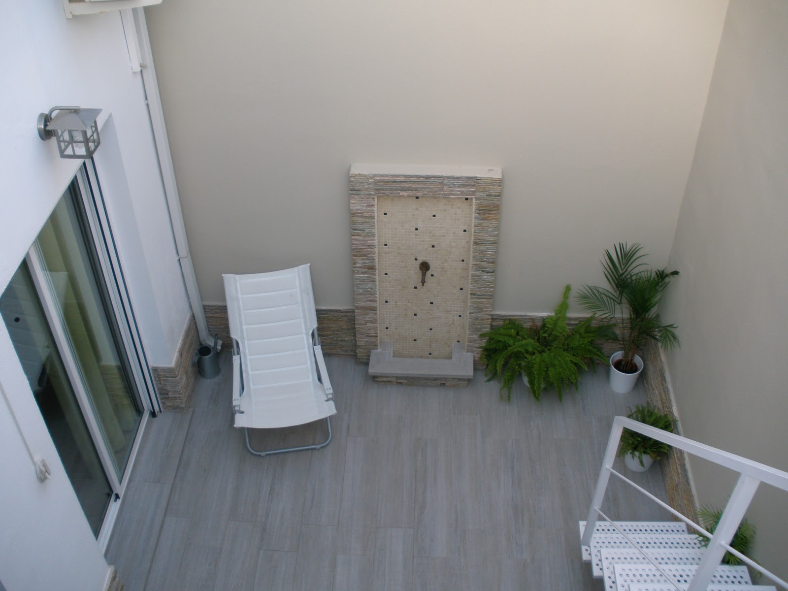 Construcciones Rudi: Patio con azotea y lavadero