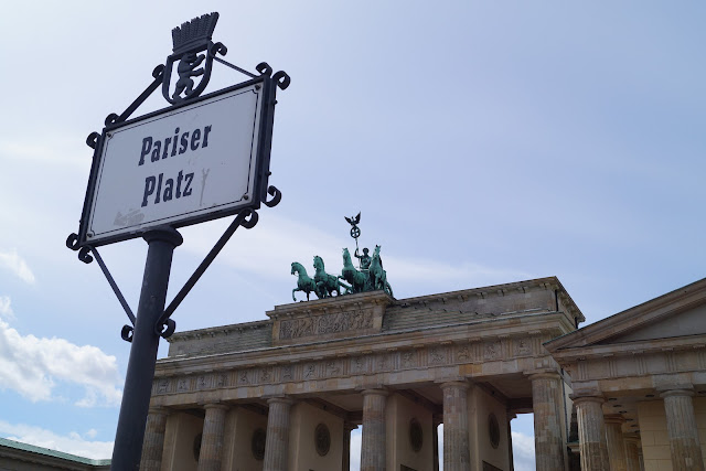 pariser platz mit brandenburger tor