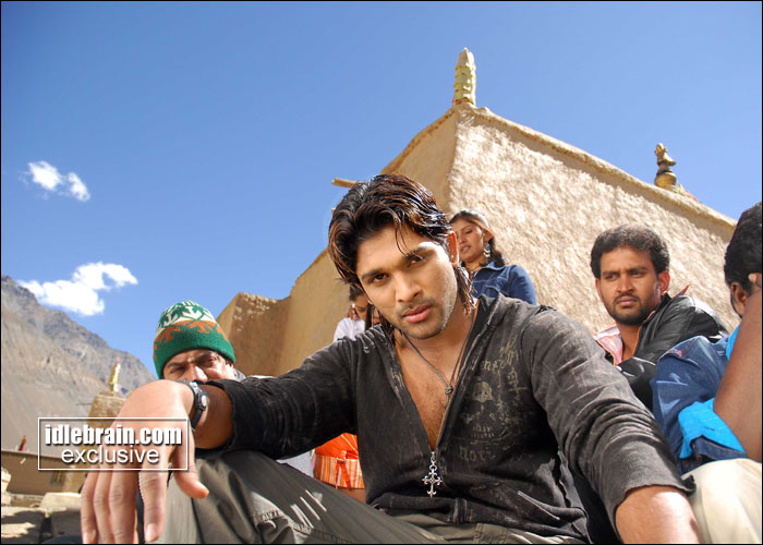 Desamuduru - Movie Stills (Source:idlebrain.com) | Allu Arjun Gallery