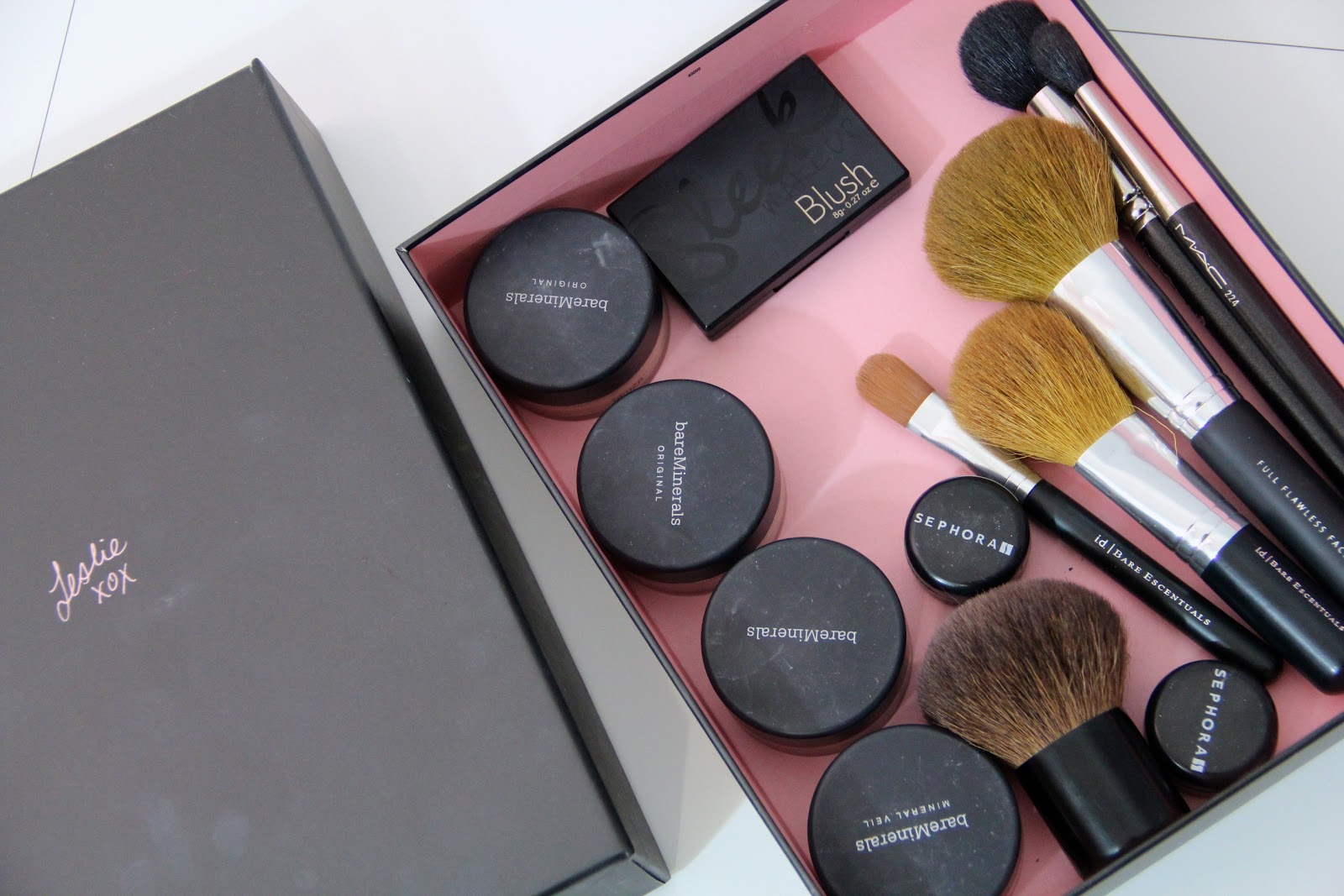 Noblesse Oblige Beauty Bare Minerals Starter Kit in Light