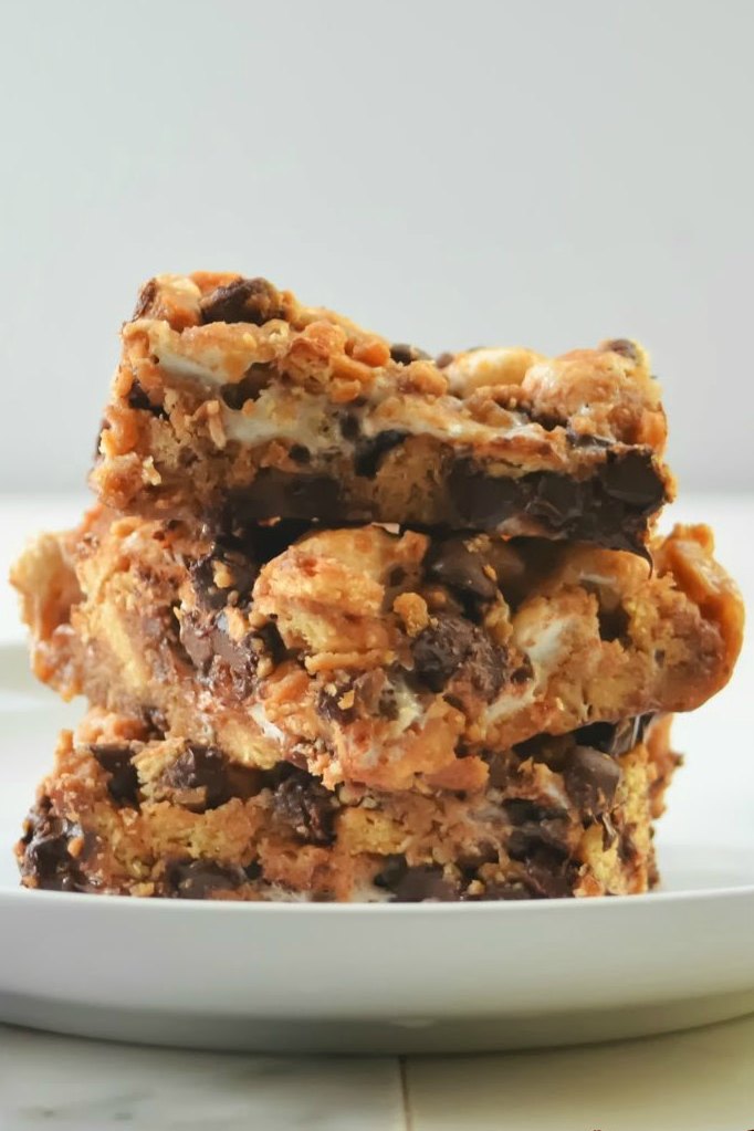 Quick S'mores Cookie Bars are ooey, gooey, chocolate chip cookie bars.