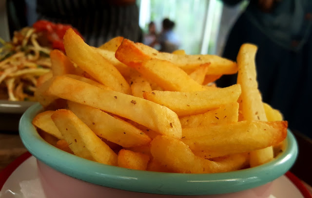 food blogger dubai healthy vegan air fried potato fries