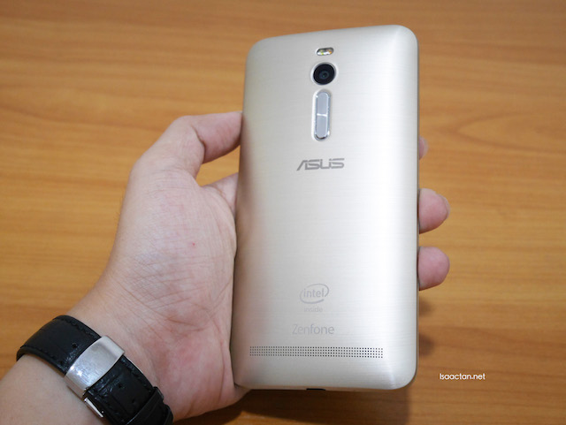 Love the design of the ZenFone 2, and the gold colour