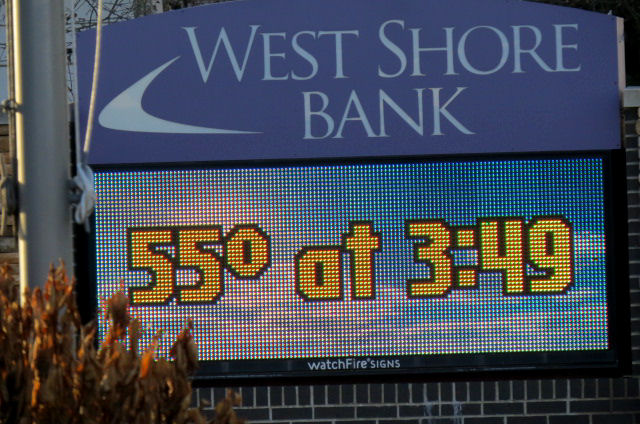 bank sign with temperature
