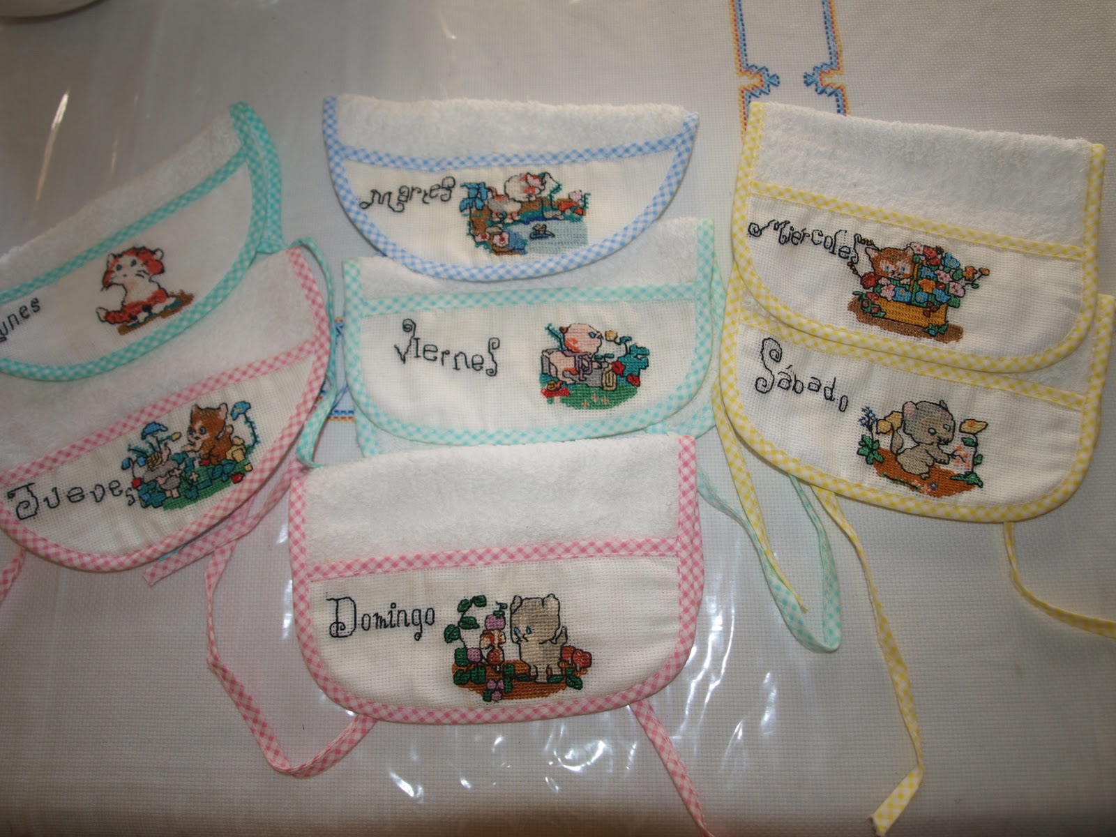 Las creaciones de MARySA: Semanario de baberos