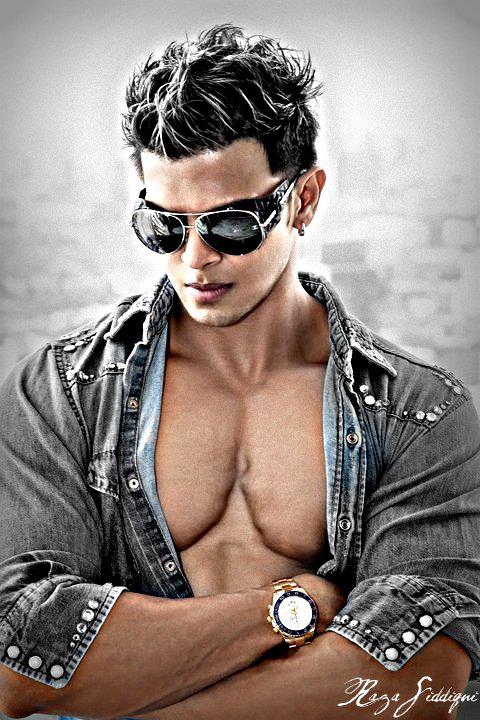 Shirtless Bollywood Men: Sahil Khan