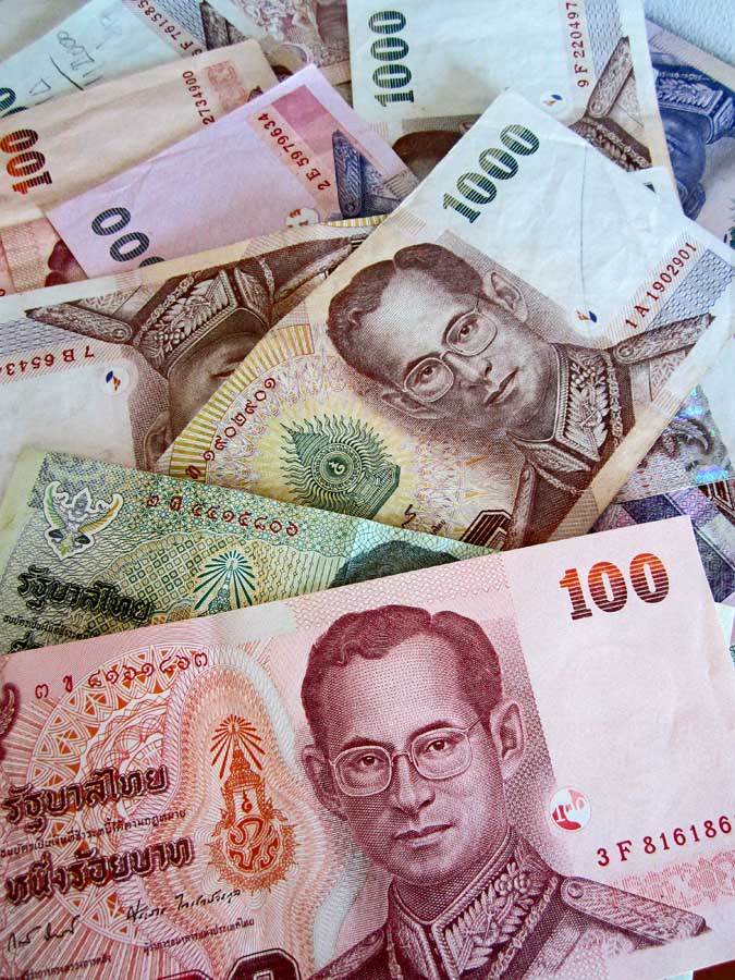 Евро или доллар в тайланде