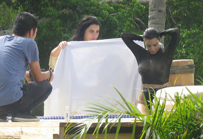 1a5 Photos: Kim Kardashian shows of her bikini body while on vacation in Mexico