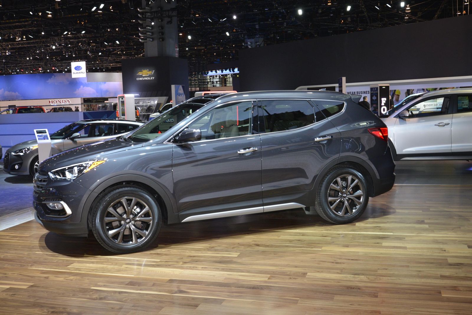Facelifted Hyundai Santa Fe And Sante Sport Pose For Chicago S Photo Gallery