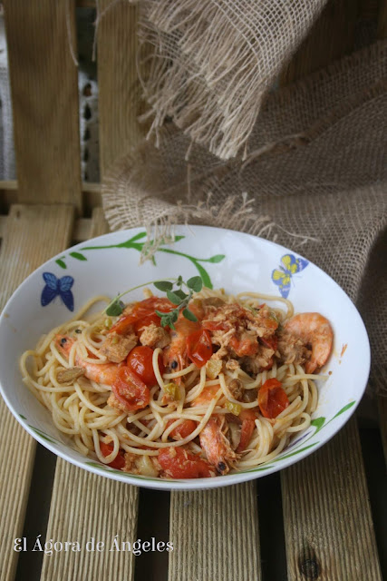 Spaghetti con salsa de atún  