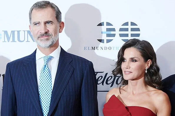 Queen Letizia wore a red midi dress by Roberto Torretta and leather gold sandals by Jimmy Choo. Carolina Herrera gold clutch