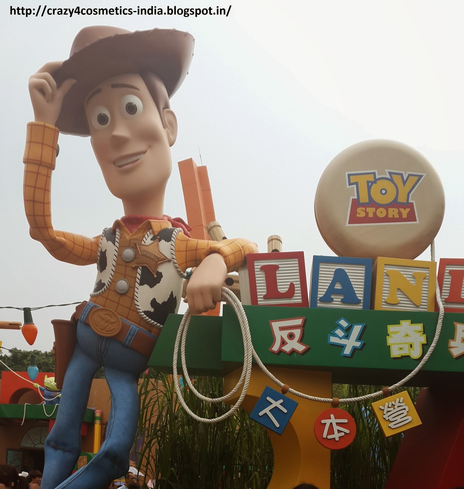 ToyStory-Woody-Disneyland